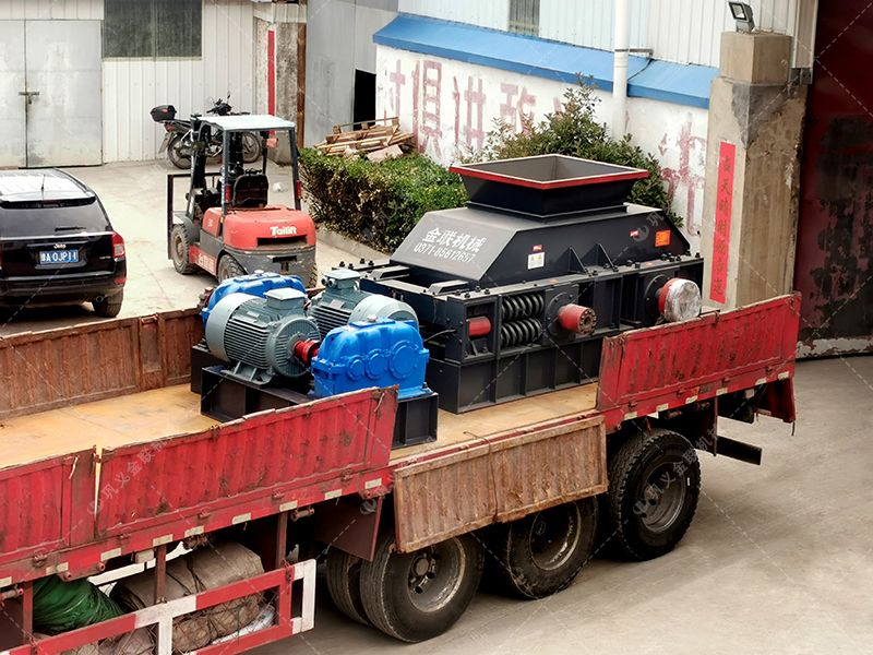 花崗巖制成沙子用對輥制沙機還是沖擊制砂機，哪個好用？