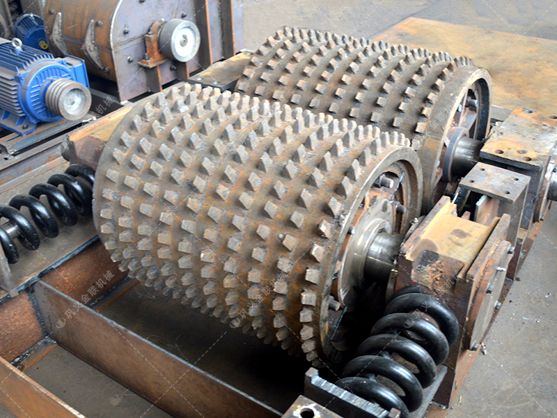 雙齒輥破碎機(jī)如何調(diào)間隙？