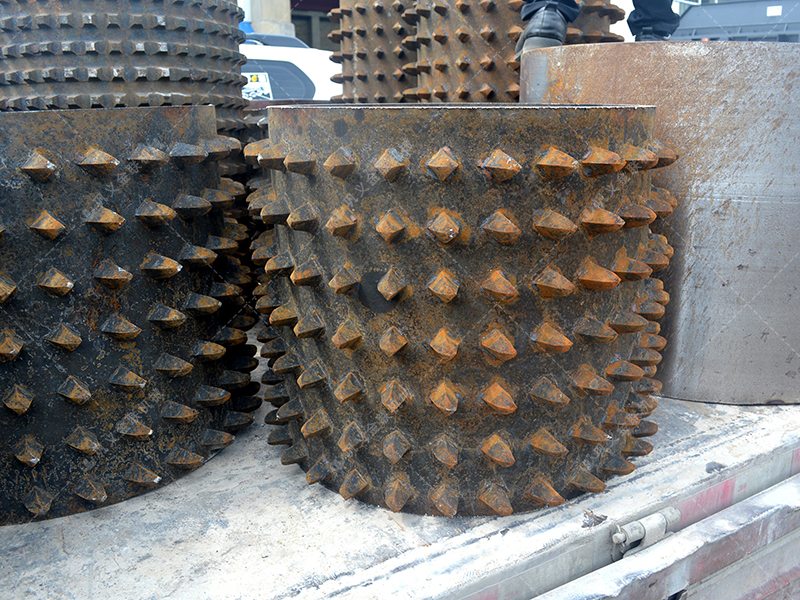 狼牙齒輥破碎機如何實現(xiàn)焦炭'大塊進，勻粒出'的理想轉(zhuǎn)化？