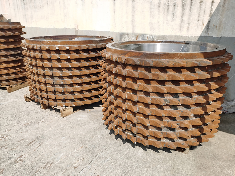 焦炭破碎難題解決方案：金聯(lián)雙齒輥式破碎機的特殊結構設計