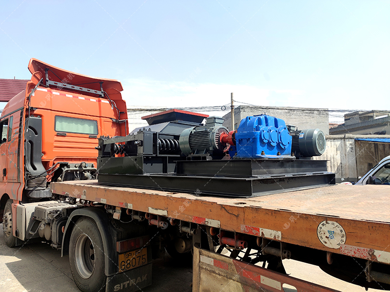 面對大塊高硬度的原煤與煤矸石，雙齒輥破碎機憑什么能“啃”得動？